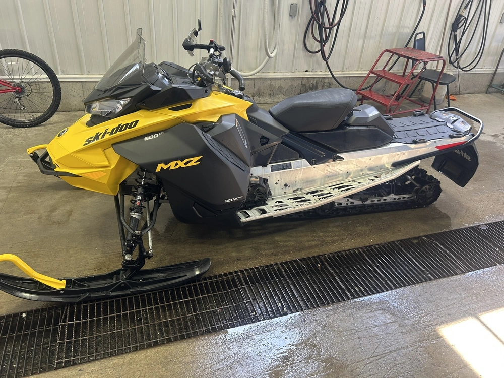Ski-doo Mxz Sport 600 Efi 137" 2025 alt