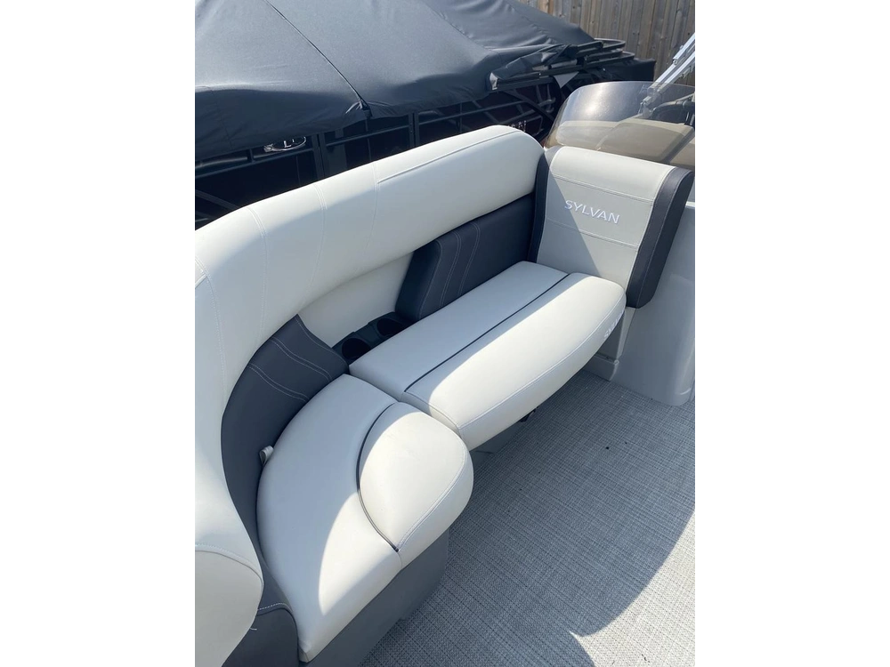 2024 Sylvan Mirage 820 Cruise alt