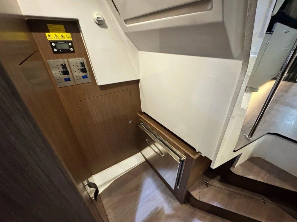 2022 Beneteau Antares 11 alt