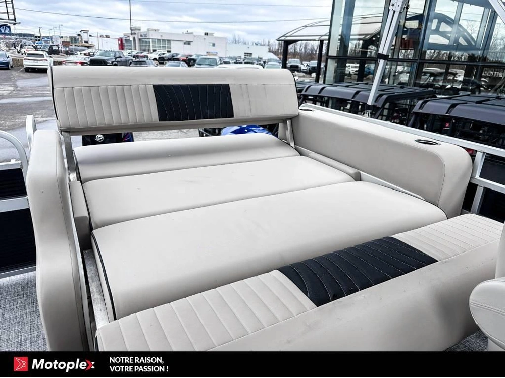 2021 Legend Ponton Dual Lounge alt