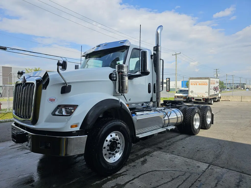 International 2026HX620