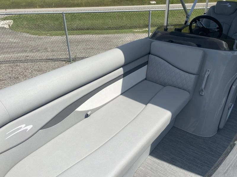 2023 Bennington Marine 20 Svsr alt