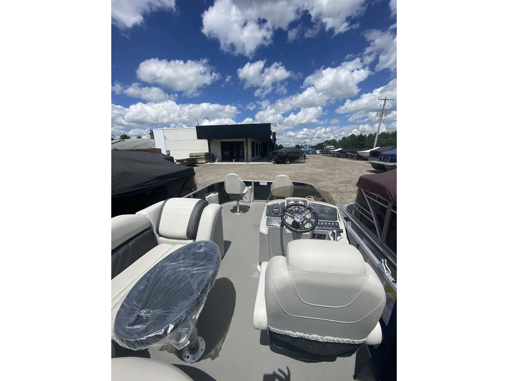 2024 Sylvan Mirage 818 Fish alt