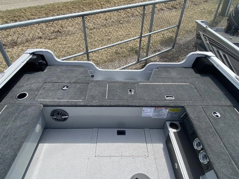 2025 Smoker-craft Adventurer 188 T alt