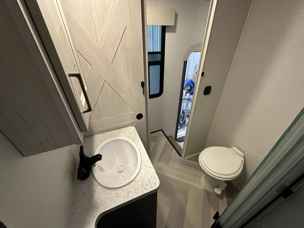 2024 Crusader Arrowhead 265mle alt