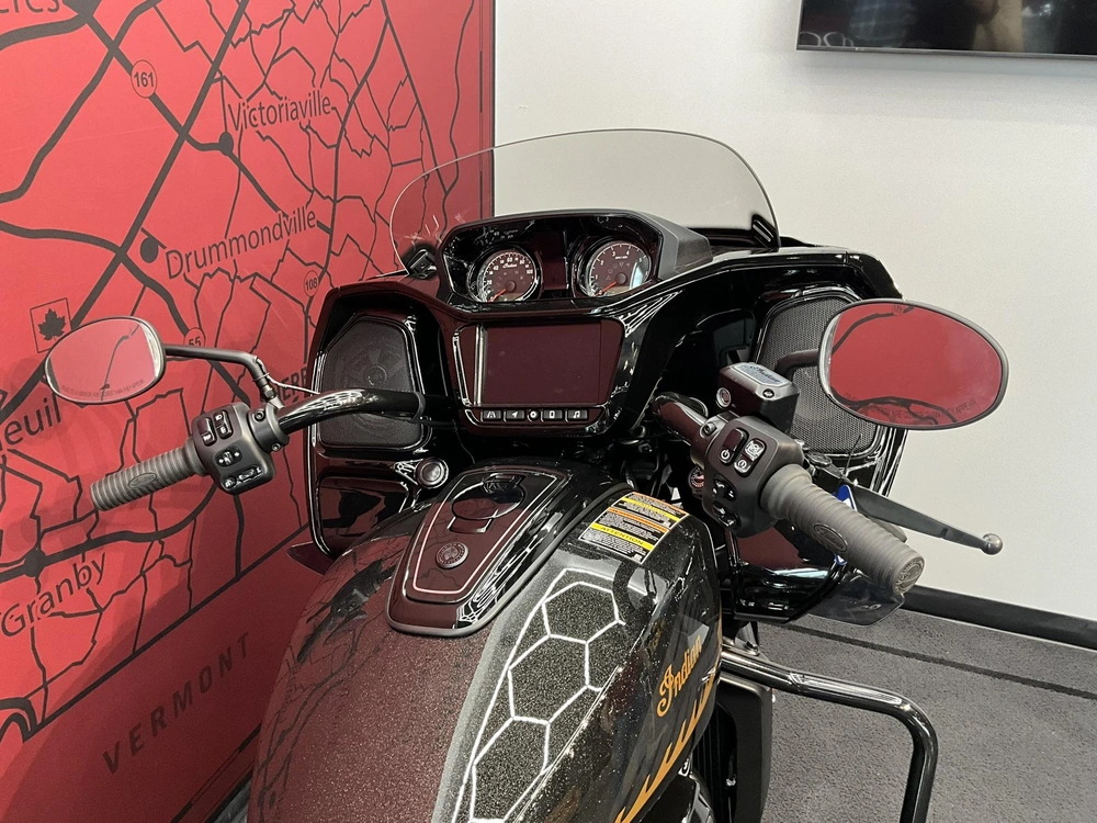 Indian Motorcycle Challenger Dark Horse 112 2026 alt