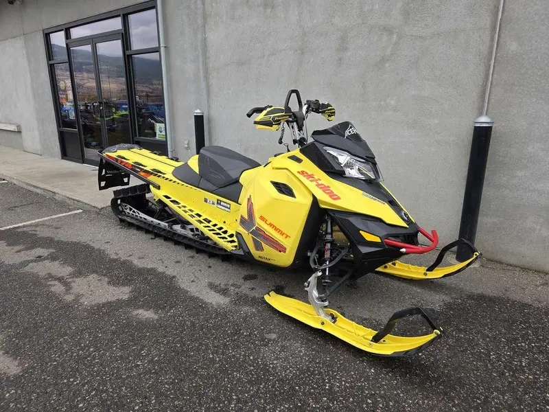 Ski-Doo Summit X 174 T3 2015