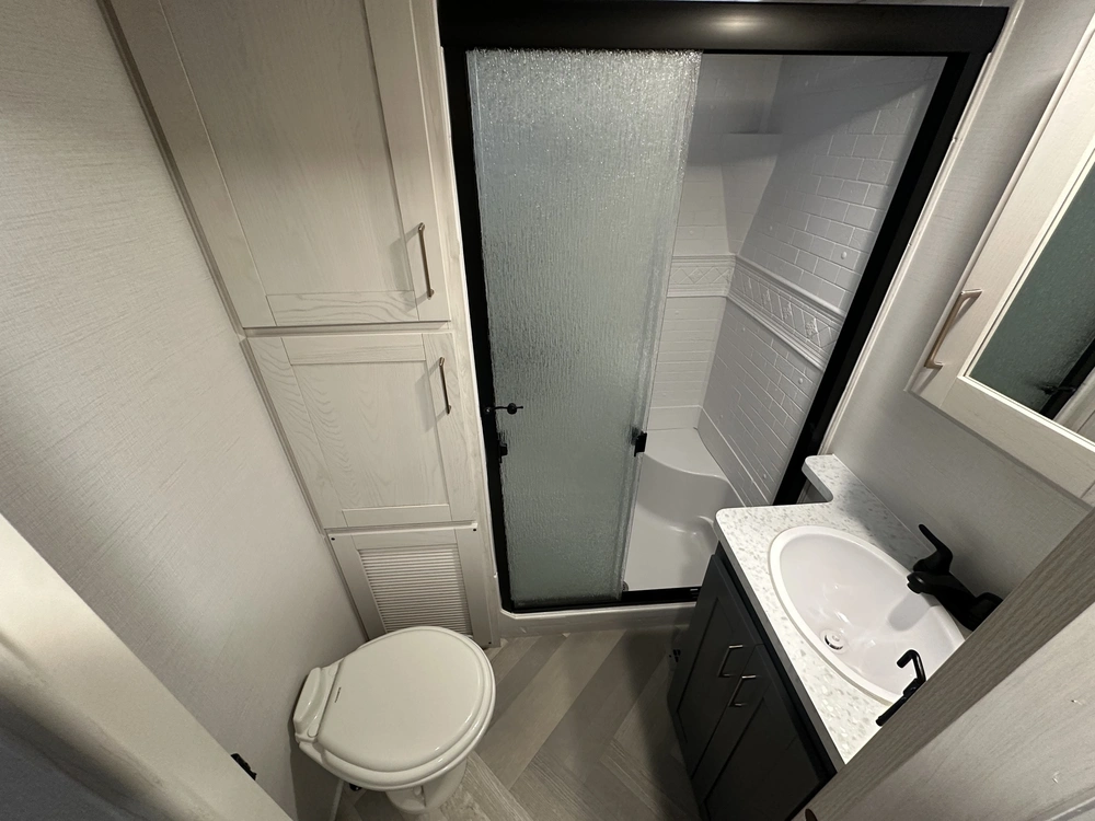 2024 Crusader Arrowhead 265mle alt