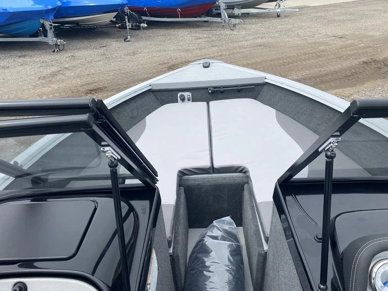 2023 Smoker-craft Ultima 182 alt