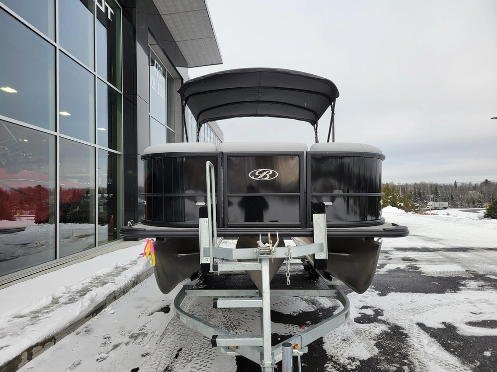 2023 Bentley Legacy 223 Swingback alt