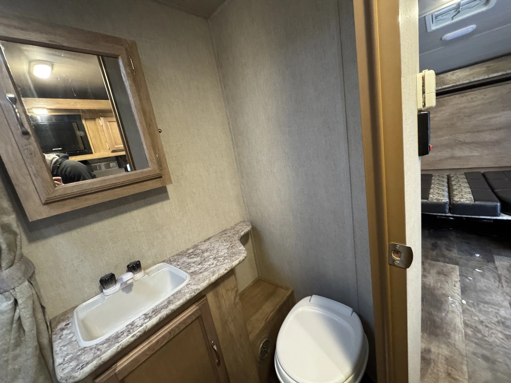 2018 Gulfstream Vista 19rbs alt