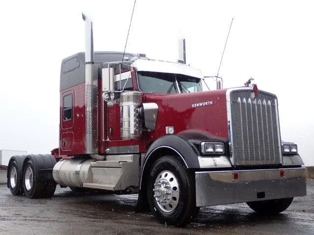 Kenworth W900L 2025