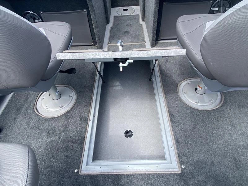 2025 Smoker-craft Ultima 172 alt