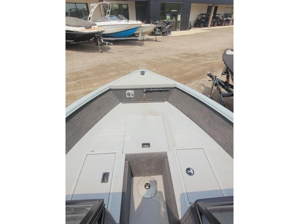 2023 Smoker-craft Ultima 182 alt