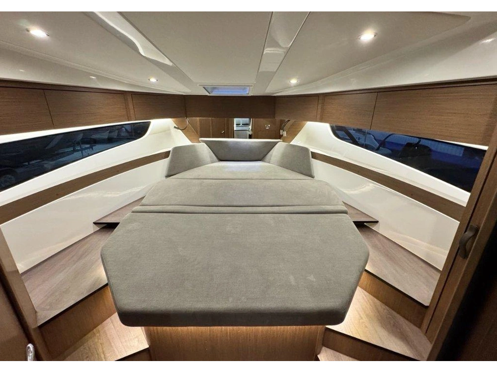 2022 Beneteau Antares 11 alt