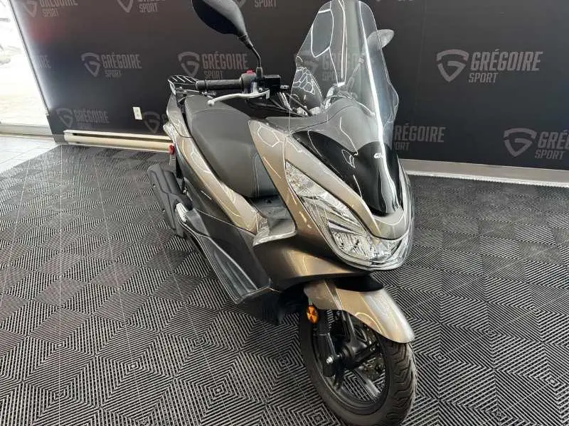2015 Honda PCX 150 thumbnail 2