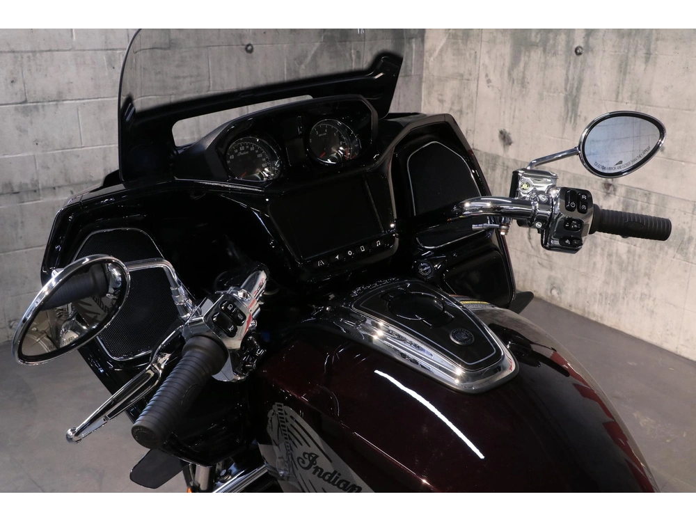 2026 Indian Motorcycle Challenger Limited alt