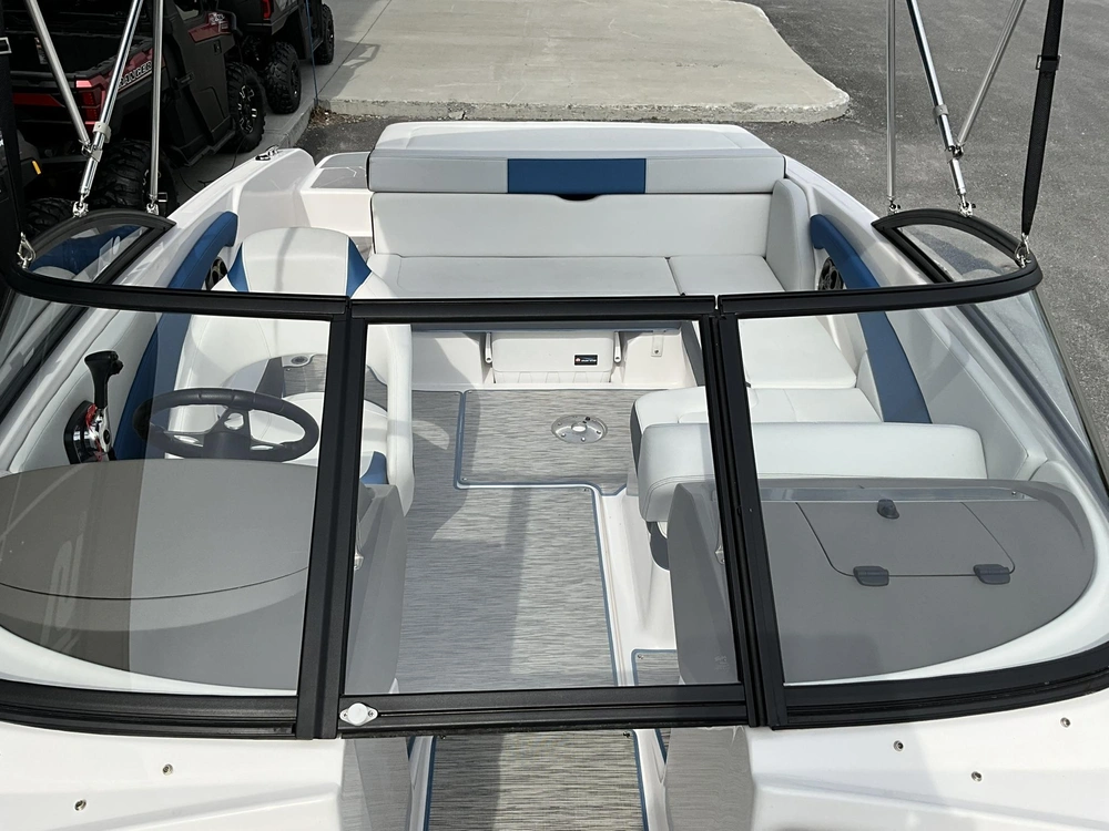 2015 Regal 1900 Esx alt