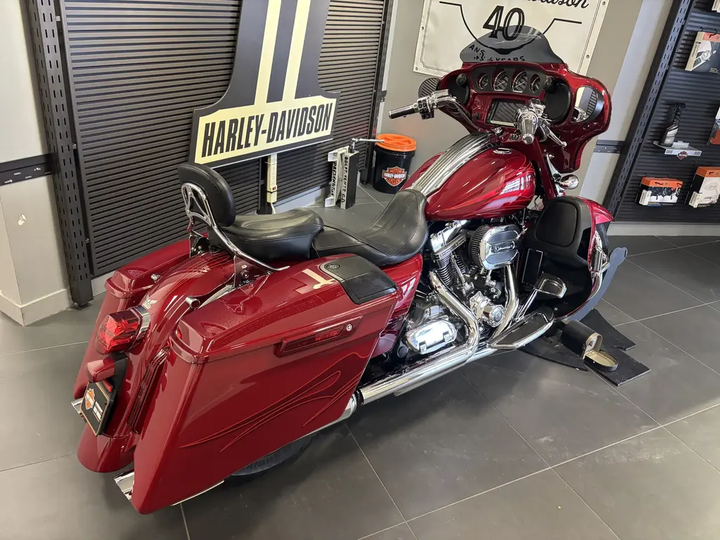 Harley-Davidson CVO Street Glide FLHXSEFLHXSE 2016