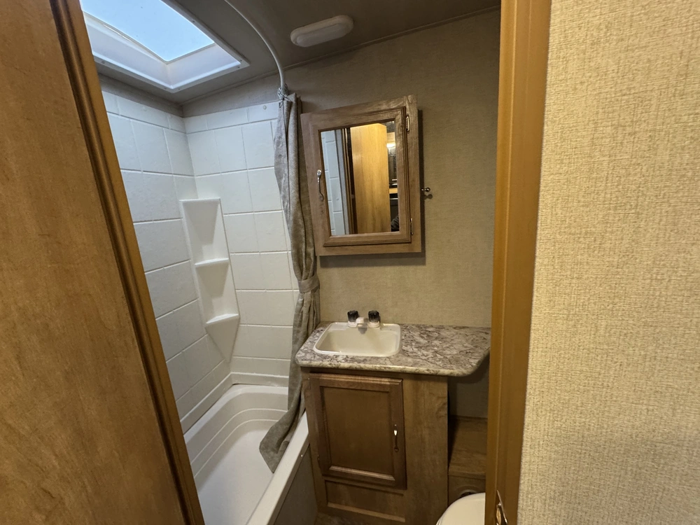 2018 Gulfstream Vista 19rbs alt