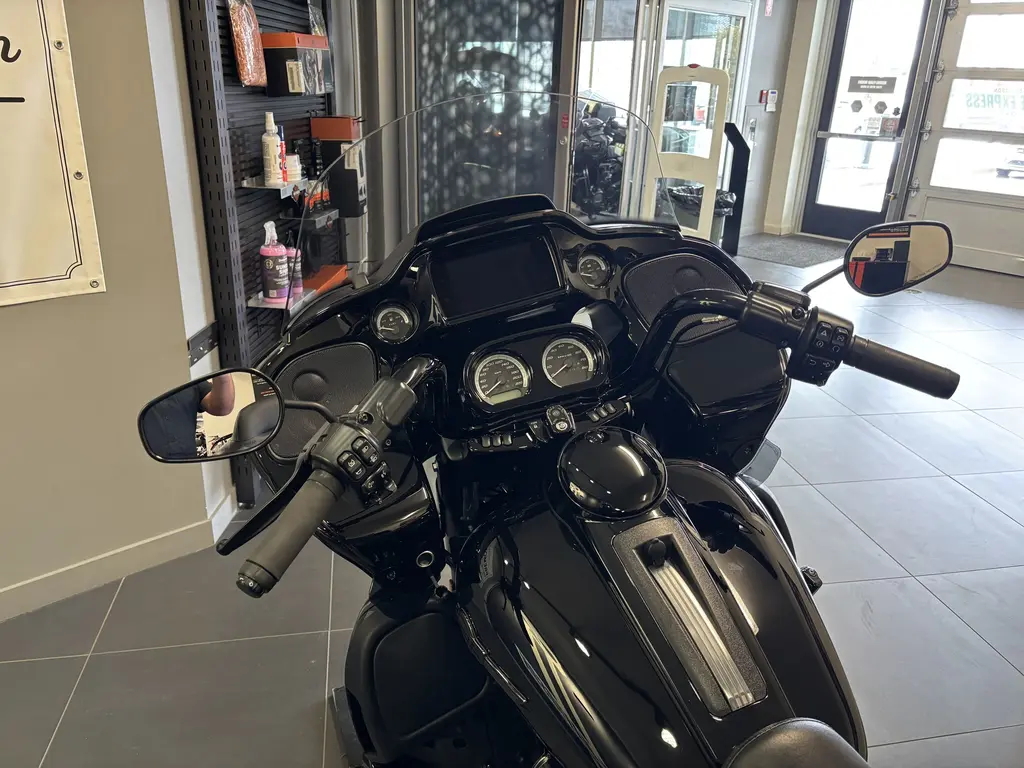 Harley-Davidson Road Glide LimitedFLTRK 2024