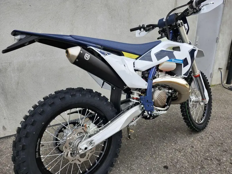 2026 Husqvarna TE 300 thumbnail 3