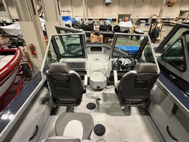 2026 Smoker-craft Avenger alt