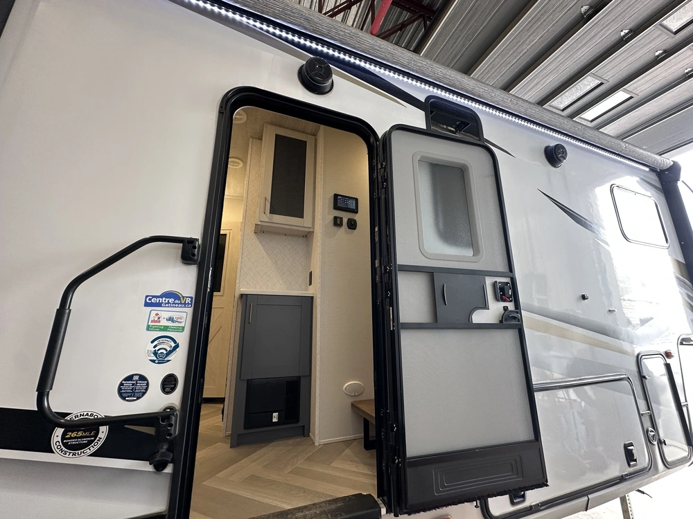 2024 Crusader Arrowhead 265mle alt