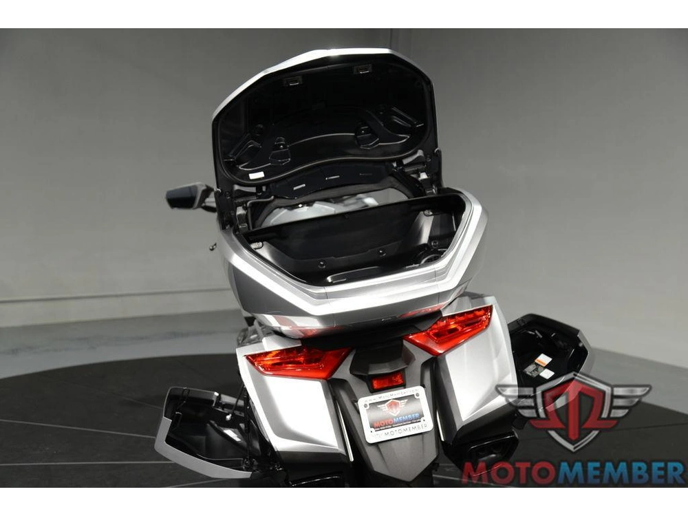 2025 Honda Gold Wing Tour alt