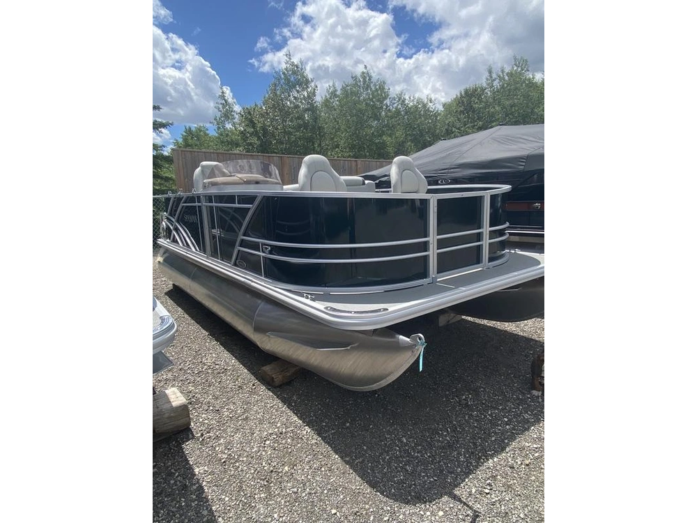 2024 Sylvan Mirage 818 Fish alt