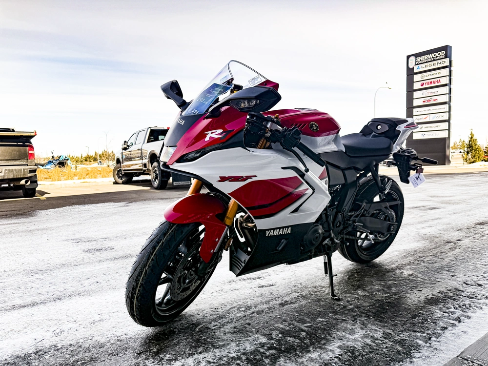 2026 Yamaha R7 alt