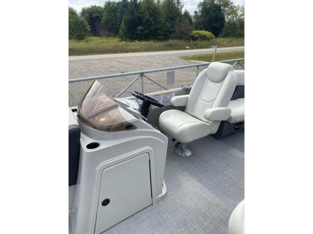 2024 Sylvan Mirage 820 Lz alt