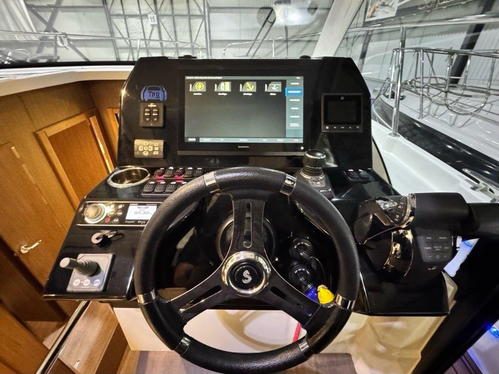 2022 Beneteau Antares 11 alt