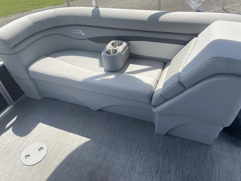 2023 Bennington Marine 20 Svsr alt