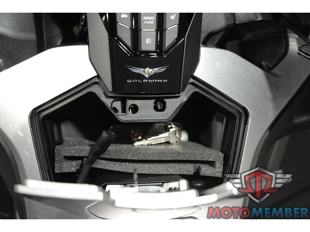 2025 Honda Gold Wing Tour alt