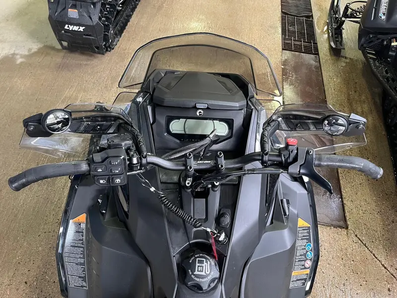 2025 Ski-Doo MXZ X 850 ETEC 137"