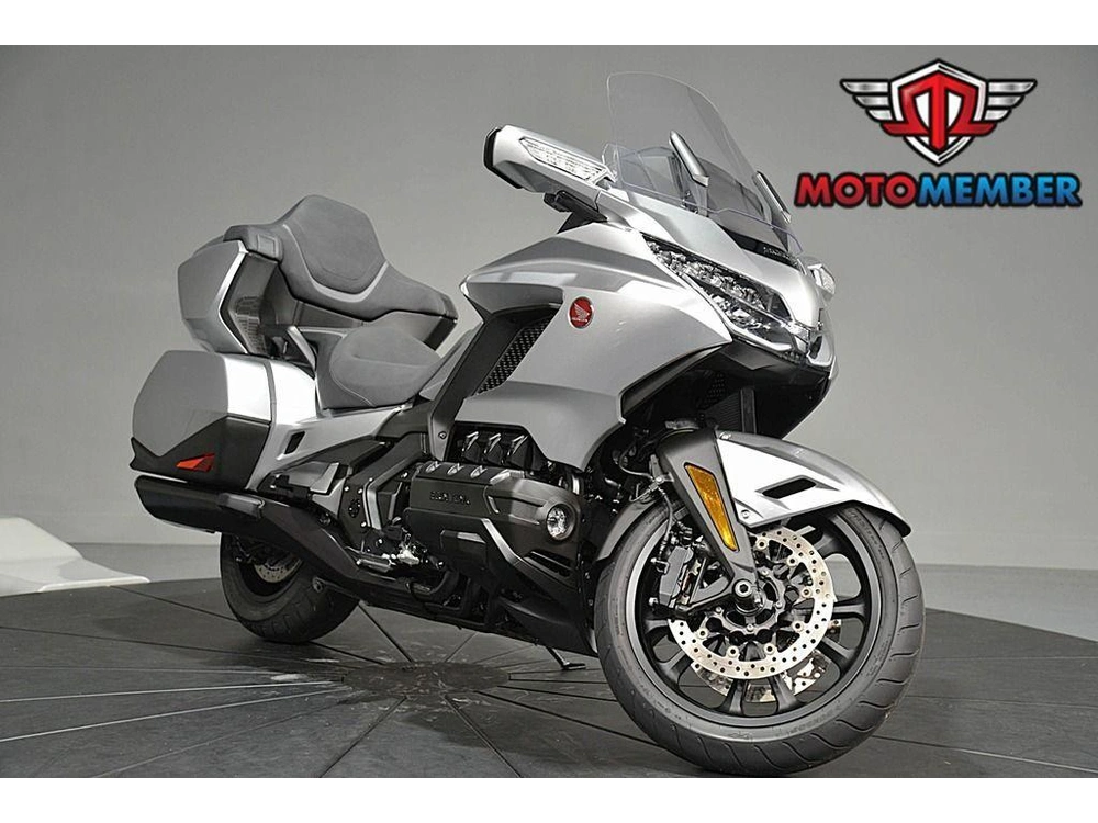 2025 Honda Gold Wing Tour alt