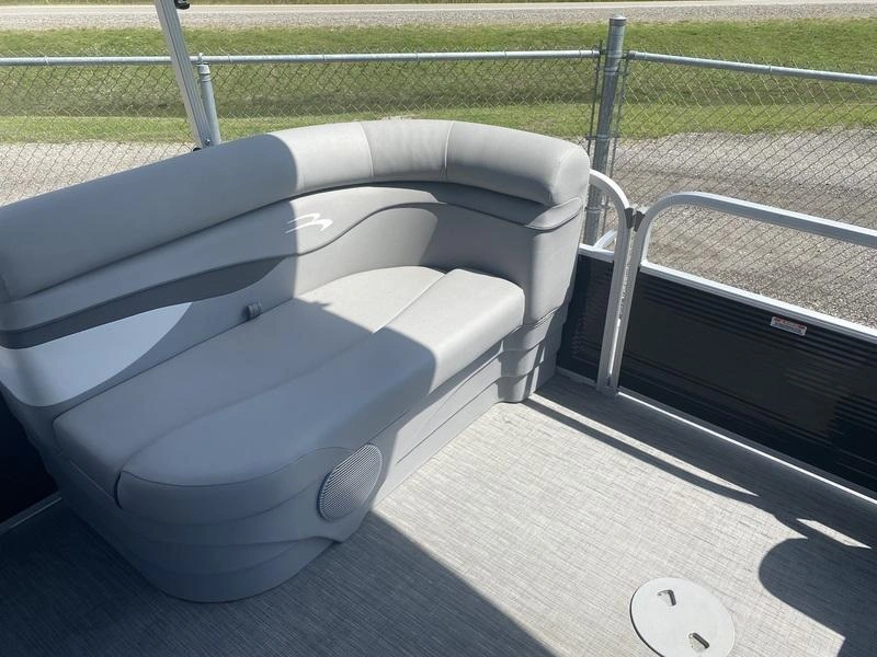 2023 Bennington Marine 20 Svsr alt