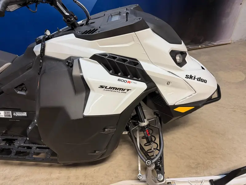 Ski-Doo Summit Adrenaline 154 600R ETec 2026