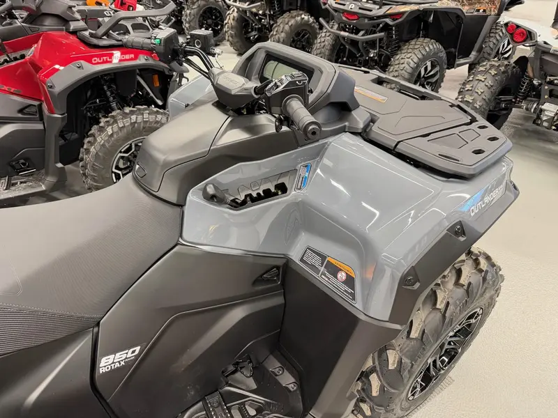 Can-Am OUTLaNDER MAX 6X6 DPS 850 2026