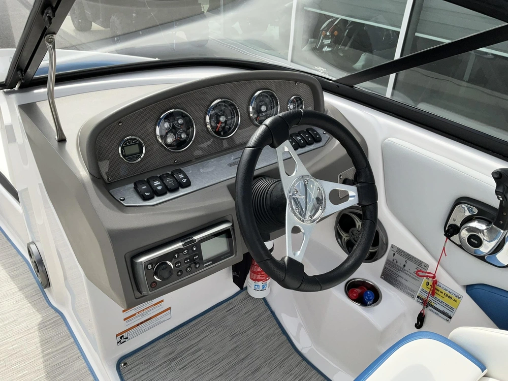 2015 Regal 1900 Esx alt