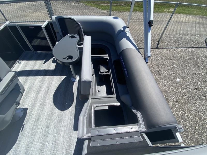 2025 Bennington Marine 18 Sl Bench alt