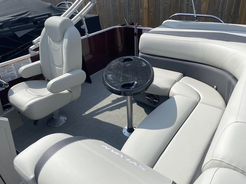 2024 Sylvan Mirage 820 Cruise alt