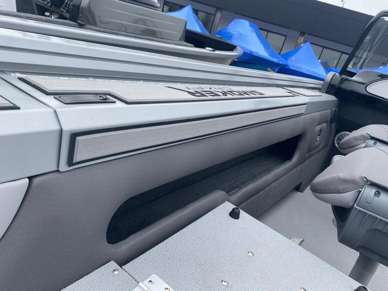2023 Smoker-craft Ultima 182 alt