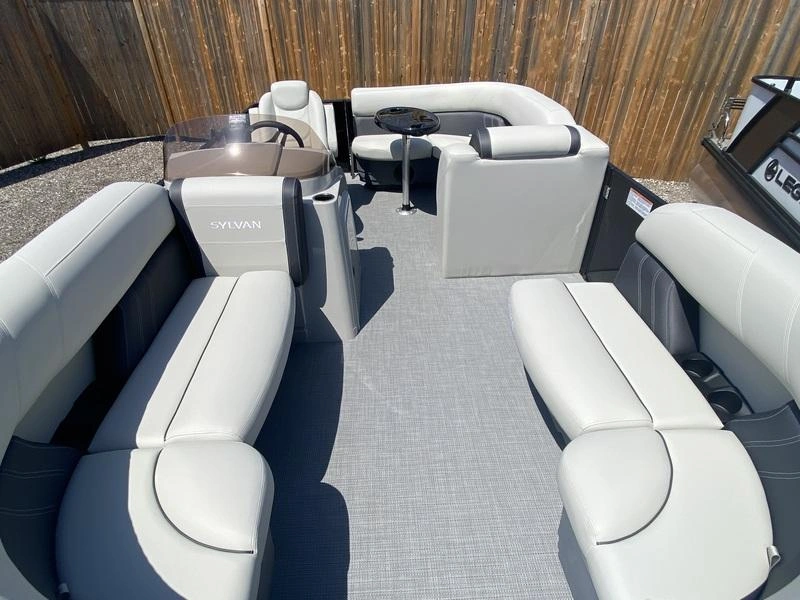 2025 Sylvan Mirage 818 Cruise alt