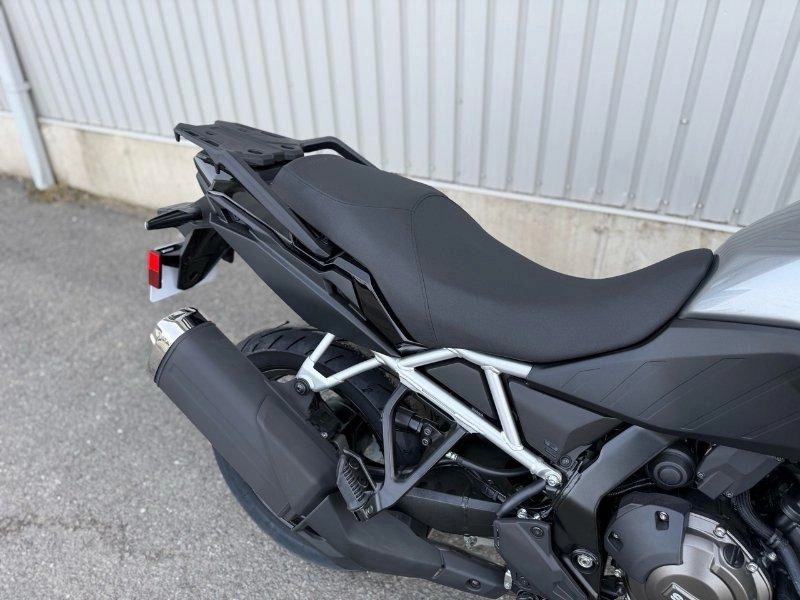2026 Suzuki V-strom 800 alt
