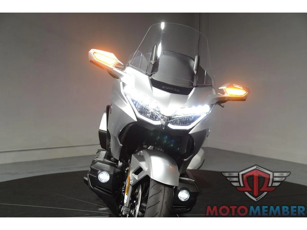 2025 Honda Gold Wing Tour alt
