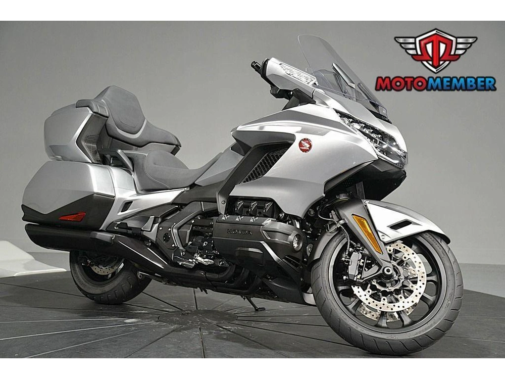 2025 Honda Gold Wing Tour alt