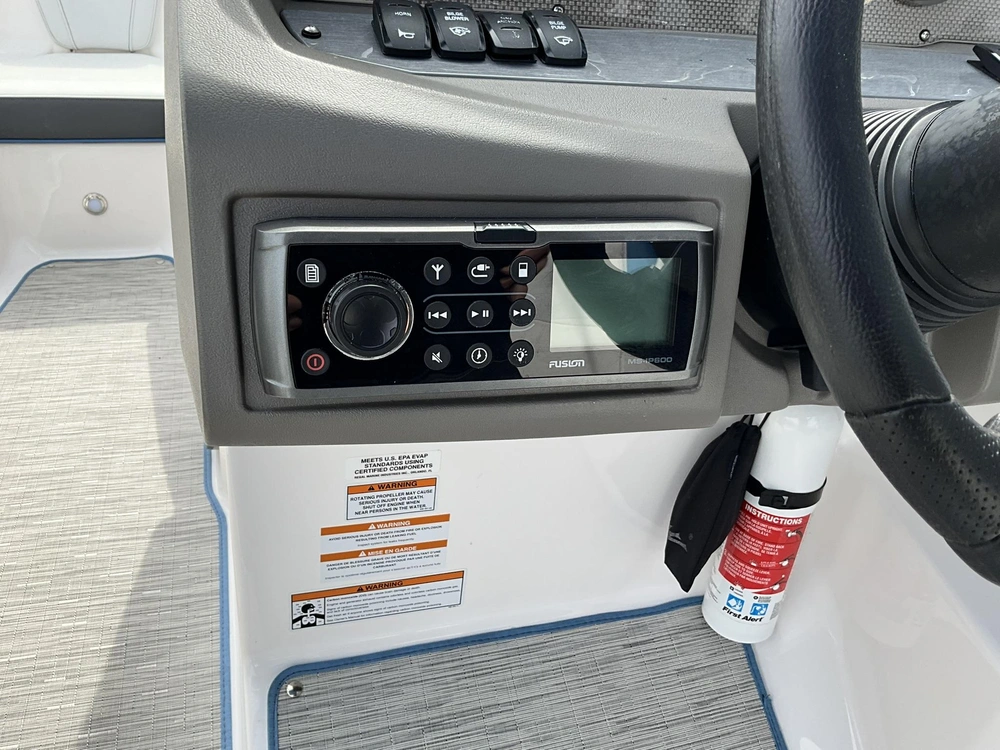 2015 Regal 1900 Esx alt