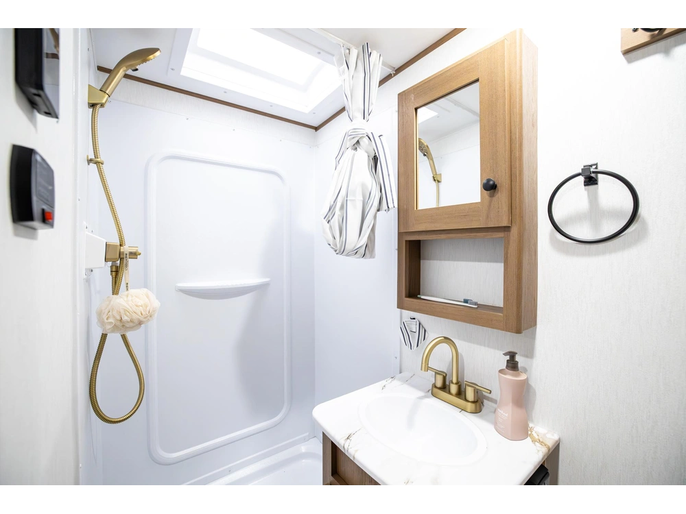 2026 Apex 187 Rb alt